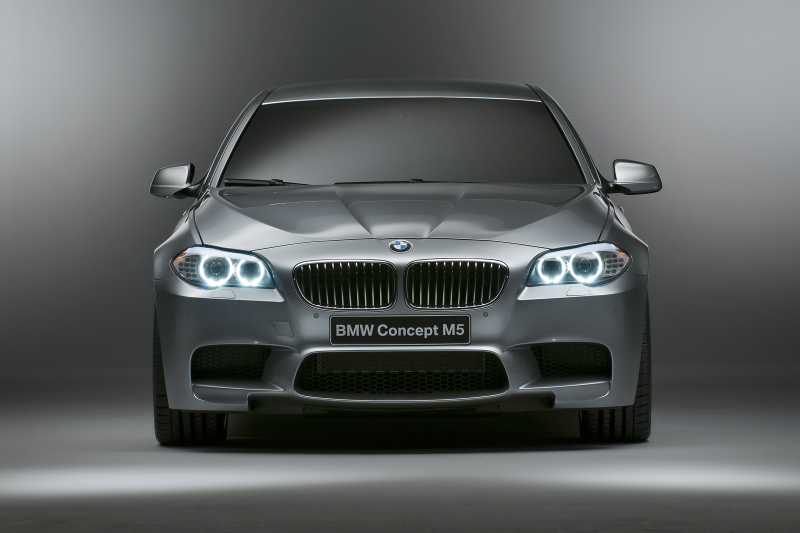 Illustration for article titled The 2012 BMW M5 is a twin-turbo V8-powered rocket